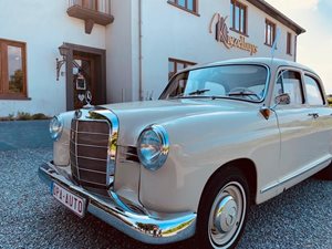 Mercedes in stijl in het Kiezelhuys